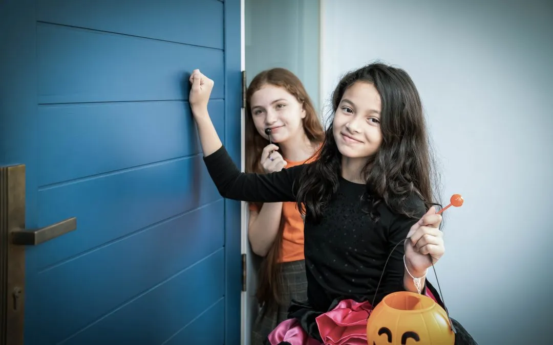 Kids terrify neighbourhood after dressing up as unvaccinated for Halloween